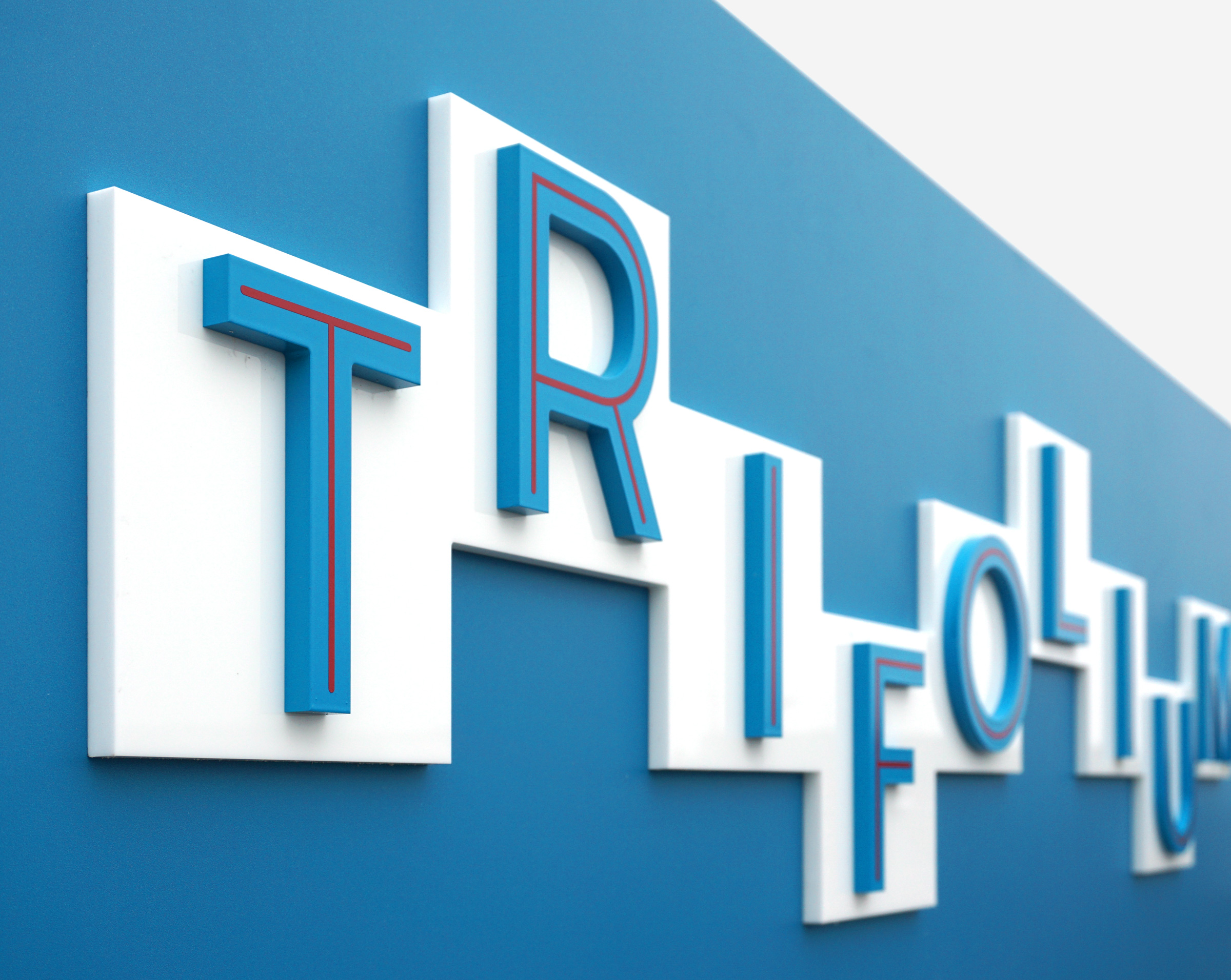 Wayshowing sign detail showing 3D logo.