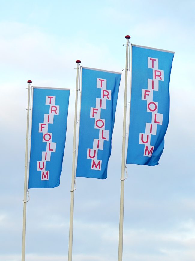 3 vertical Trifolium flags.